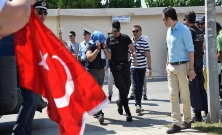 Ελεύθεροι και οι τελευταίοι τούρκοι αξιωματικοί – Τις πληροφορίες μεταδίδουν και τουρκικά ΜΜΕ